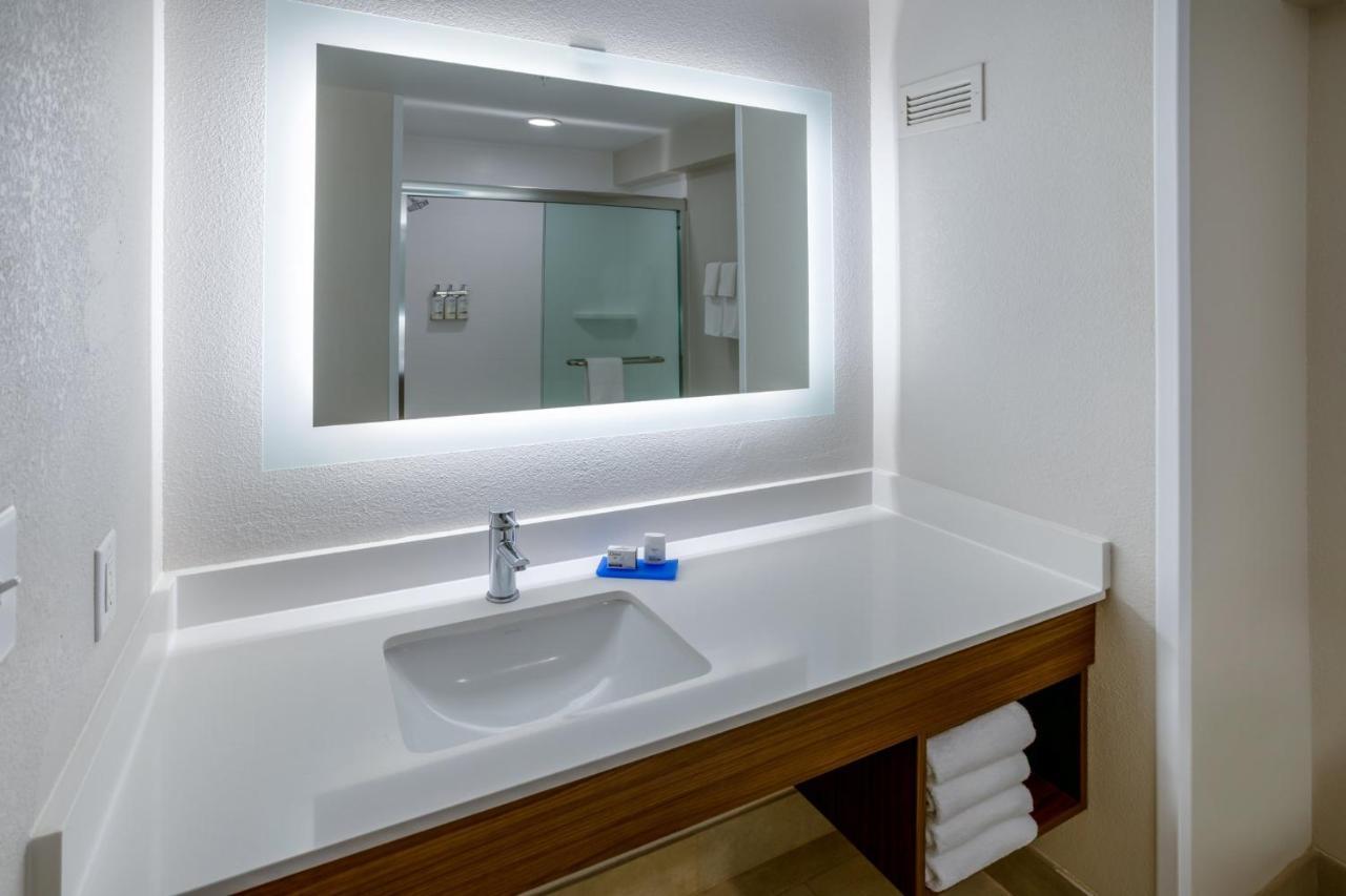 Holiday Inn Express Hotel & Suites Salisbury - Delmar By Ihg Esterno foto