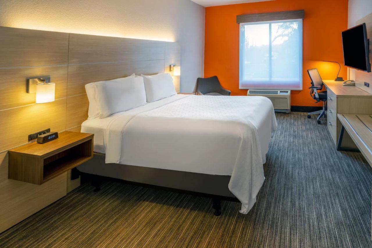 Holiday Inn Express Hotel & Suites Salisbury - Delmar By Ihg Esterno foto
