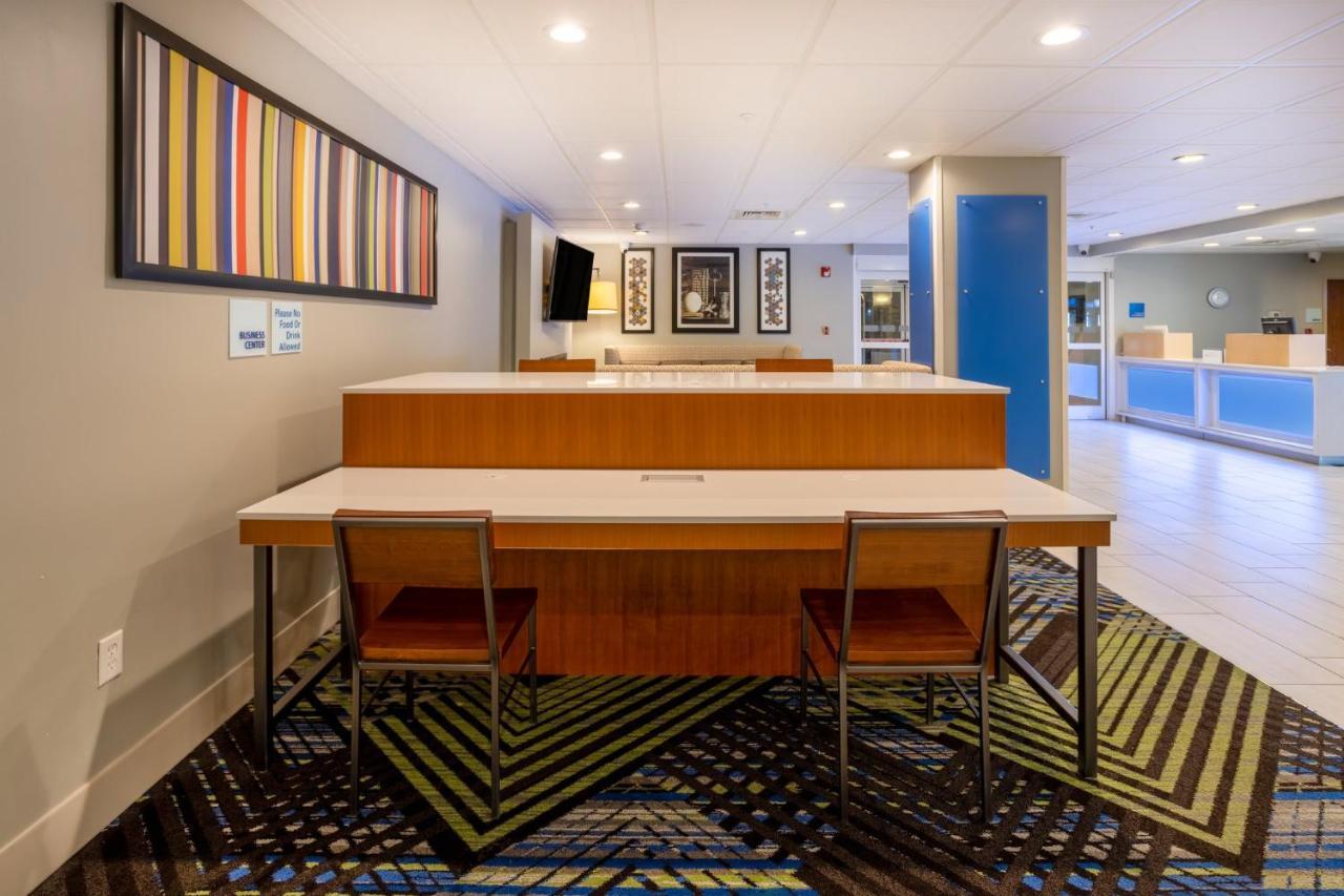 Holiday Inn Express Hotel & Suites Salisbury - Delmar By Ihg Esterno foto